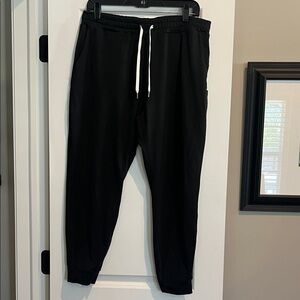 Vuori Womens Black Joggers with White Drawstring